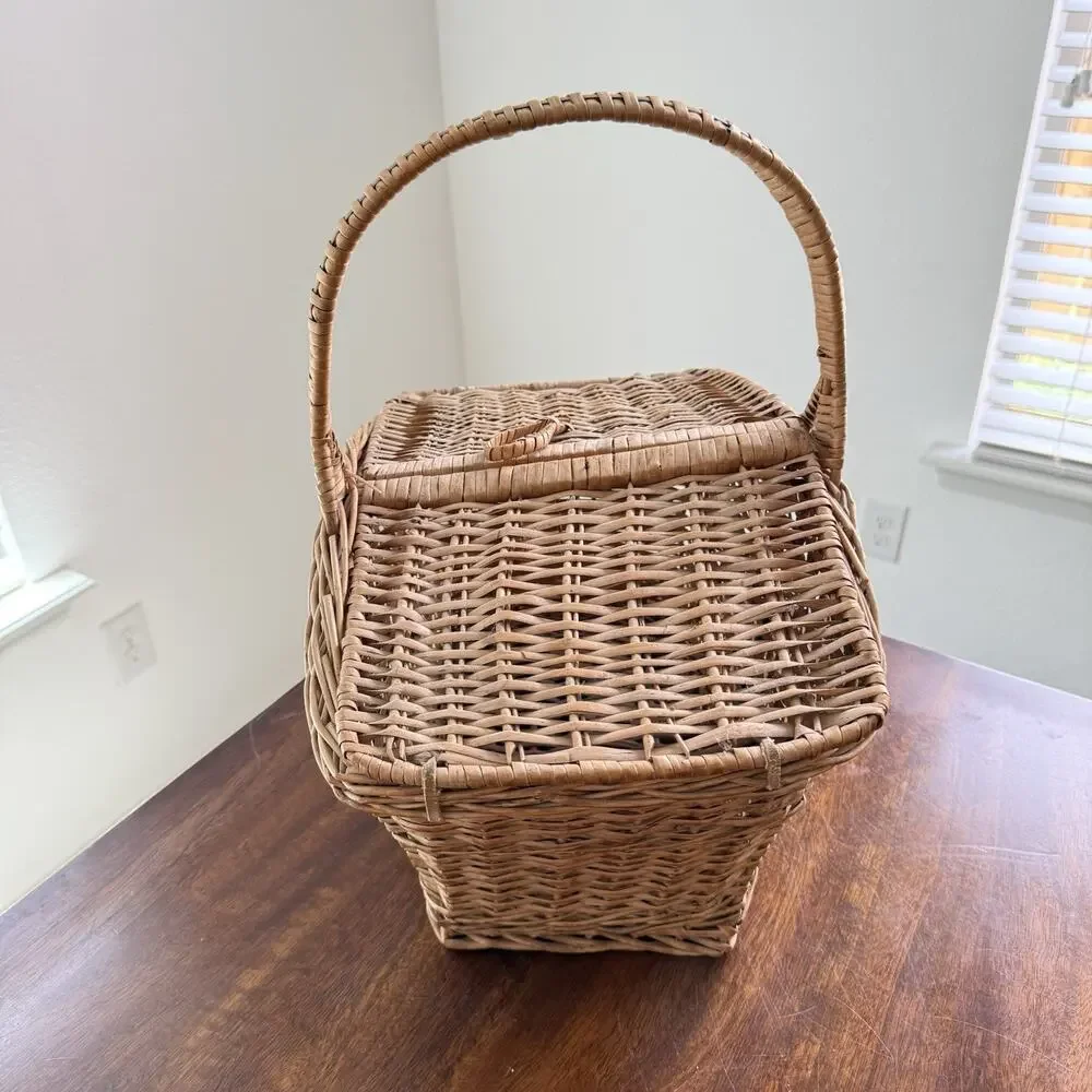 Vintage Wicker Picnic Basket Double Hinged Lid Single Handle Storage 16”